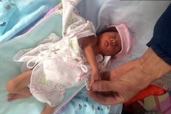 neonata sepolta viva salvata