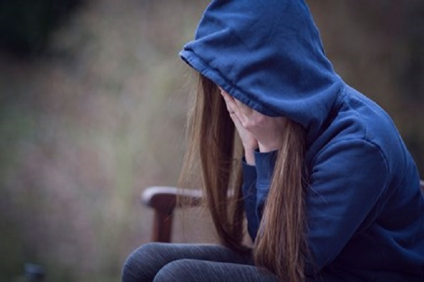 Tenta il suicidio a 12 anni: mamma fa appello ai genitori