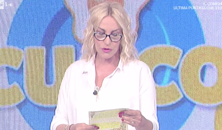 Antonella Clerici legge una lettera in diretta Tv