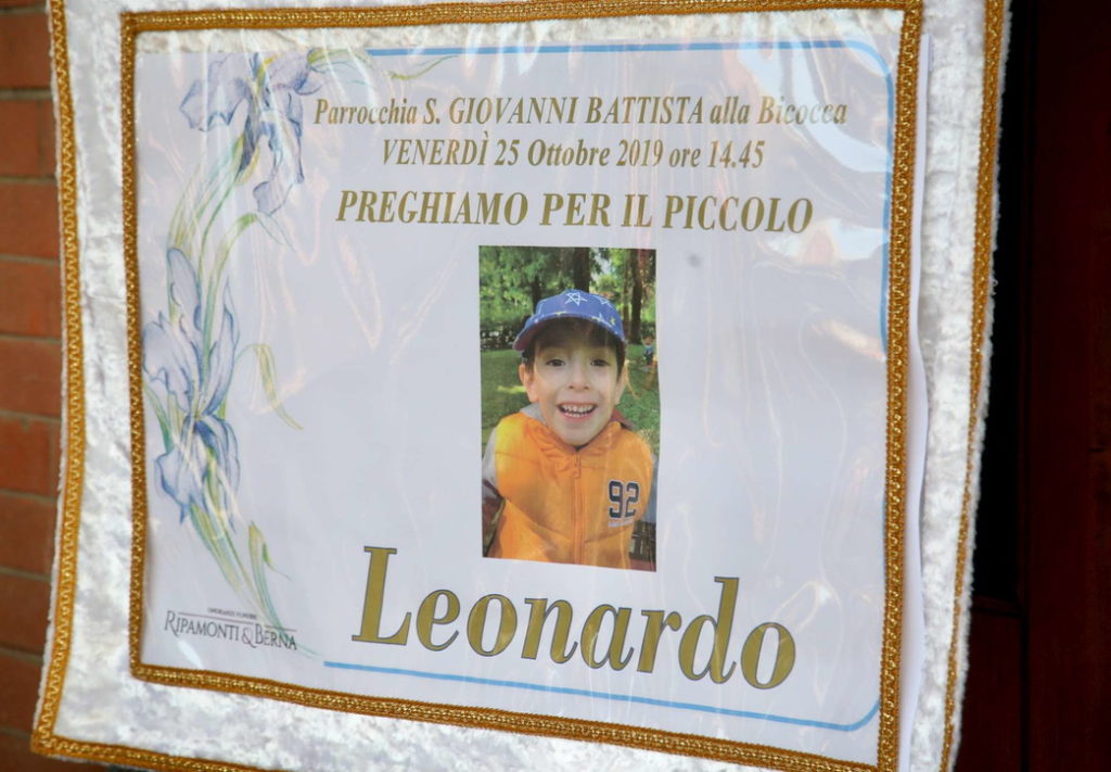 Leonardo, bimbo morto cadendo nella tromba delle scale